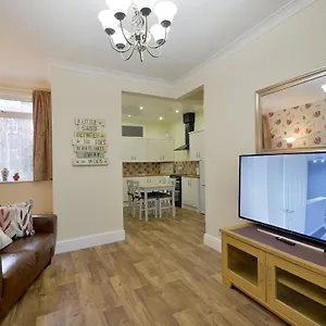  Apartment Spacious Modern Ground Floor Apartment, For Up To 6 Guests United Kingdom